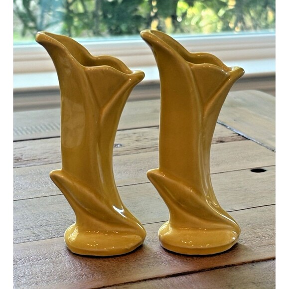 Two Vintage Shawnee USA 1125 Yellow Bud Vases 5 Inches - Picture 5 of 10